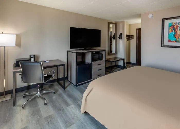 Super 8 By Wyndham Laredo