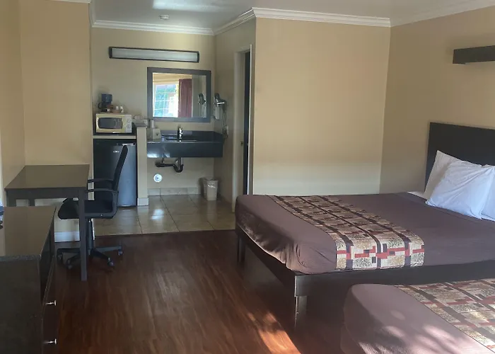 Anaheim Astoria Inn & Suites
