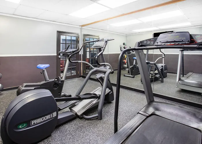 Travelodge By Wyndham Livonia Canton Novi Detroit Area