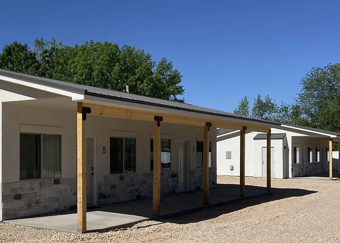 Hurricane Hideaway Lodging