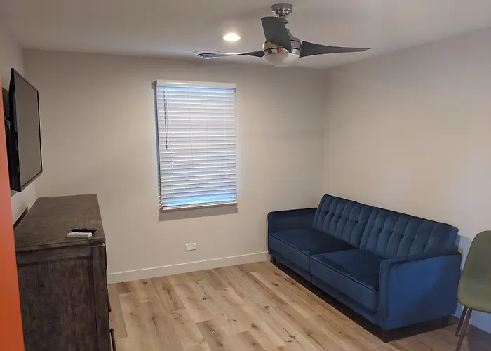 4411 Inn & Suites