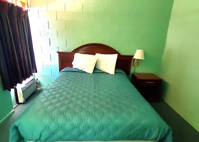 Holiday Host Motel & Rv Park
