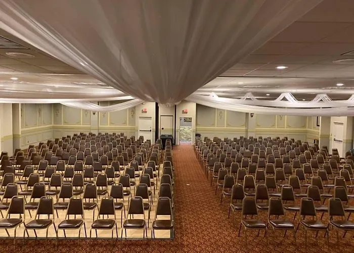 Crookston Inn & Convention Center