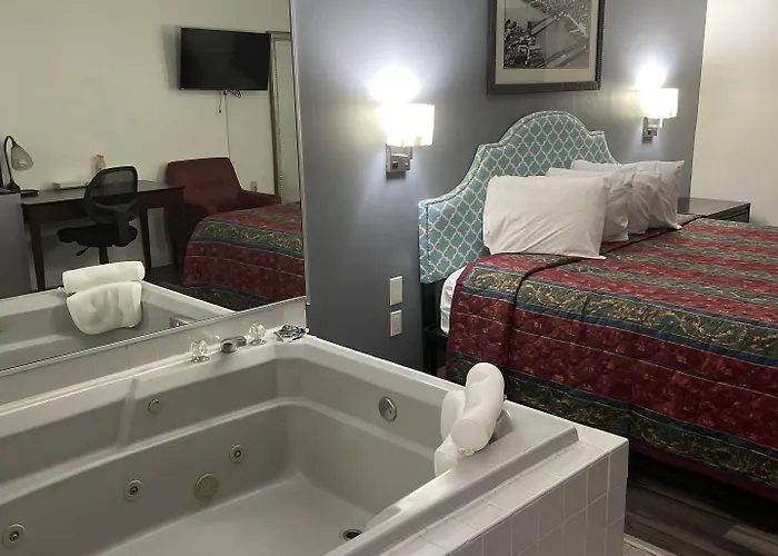 Greenwoods Inn & Suites