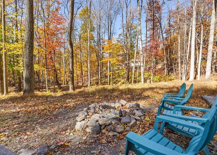Cozy W Fire Pit Grill Deck Screened Porch Wifi