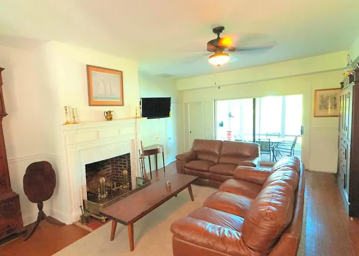 Family-Friendly Waterfront Getaway With A Swimming Pool And Dock In Cambridge, Maryland