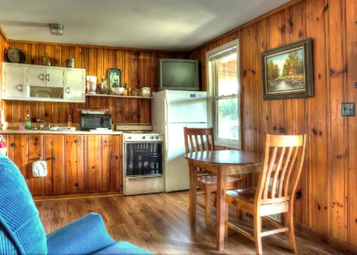 Luxurious And Modern One-Bedroom Cabin Rentals For Two In Somerset, Kentucky