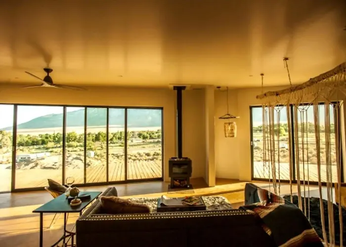 Stunning Lone Pine Accommodation For Romantic Getaways In California