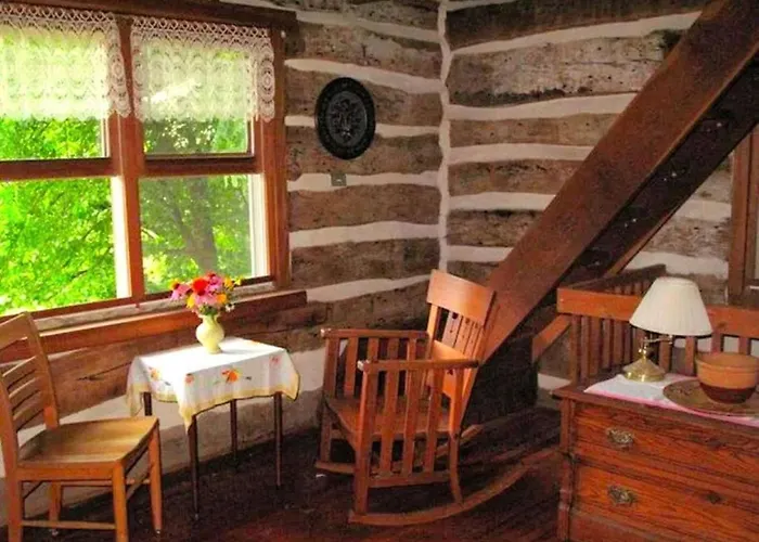Rustic Norwegian-Style Log Cabin Rental Near The Upper Iowa River In Decorah, Iowa