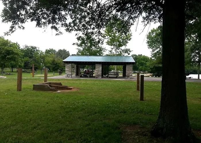 Cozy Backstage Tiny House Near Old Hickory Lake - Pet-Friendly, Private Deck, Breakfast Included