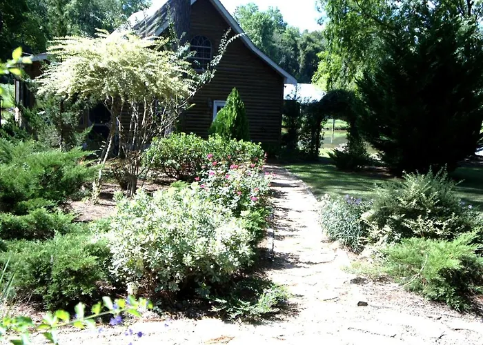Delightful Vacation Cabin For Unique Getaway Near Macon, Georgia