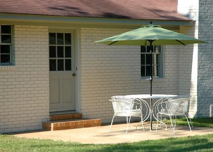Magnificent Three-Bedroom Cottage Rental Near Downtown Bainbridge, Georgia