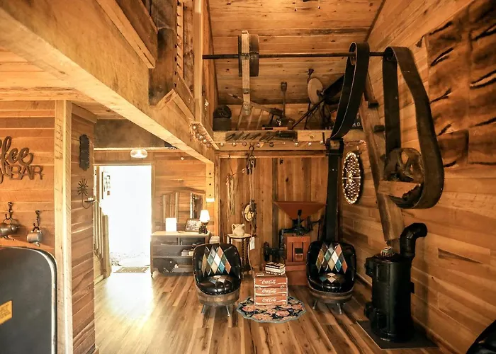 Luxury Cabin For Two With Beautiful River Views Near Knoxville