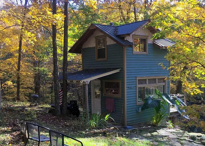 Rustic Off-Grid Cabin Getaway Near Wayne National Forest, Ohio