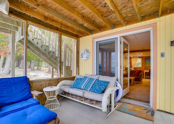 Breathtaking Sunsets: Lake Huron Beachfront Escape