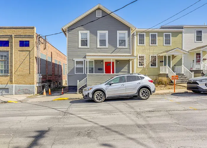 Walk To Dtwn Hudson: Cozy Upstate Apartment