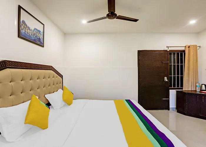Itsy Hotels Regalia Grand, 500 Mtrs From Madikeri Fort