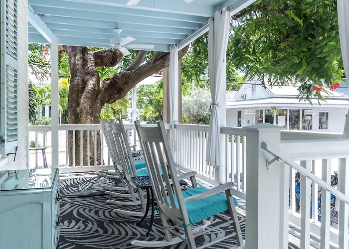 The Porch On Frances Inn - Adults Exclusive