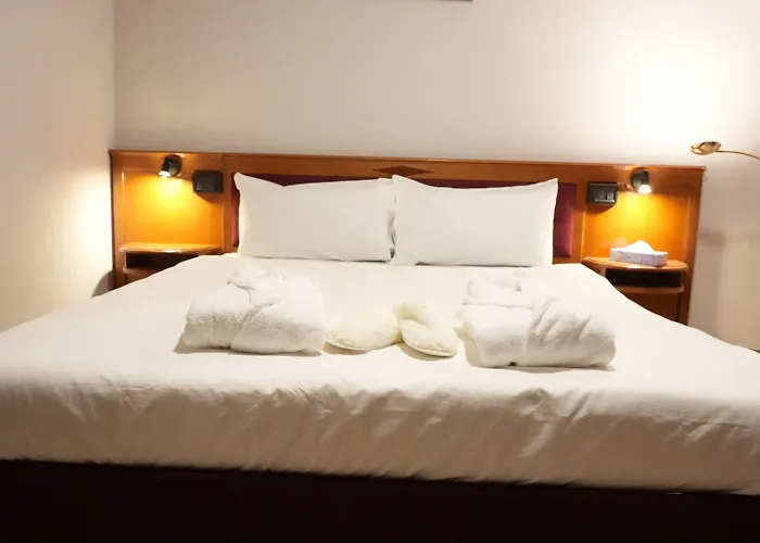 Sn Hotel And Restaurant