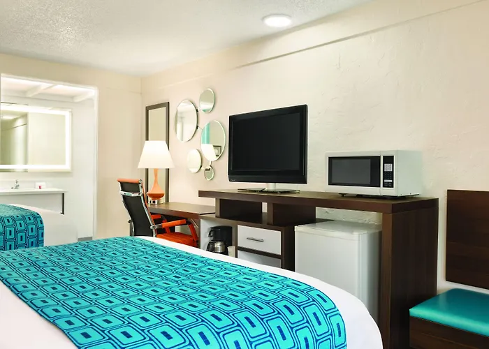 Dover Inn And Suites