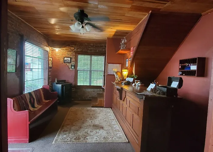 Hootie Creek Guest House