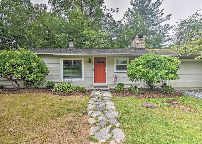 Blowing Rock Home: 1 Block To Downtown!