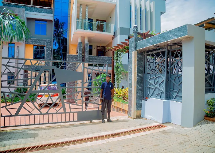 Aniny Hotel