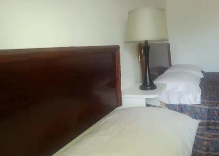 Country Squire Motor Inn