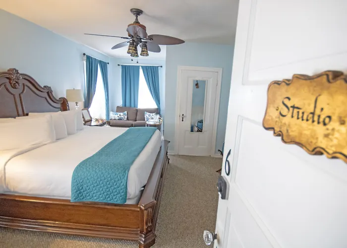 Inn On Charlotte Boutique Hotel