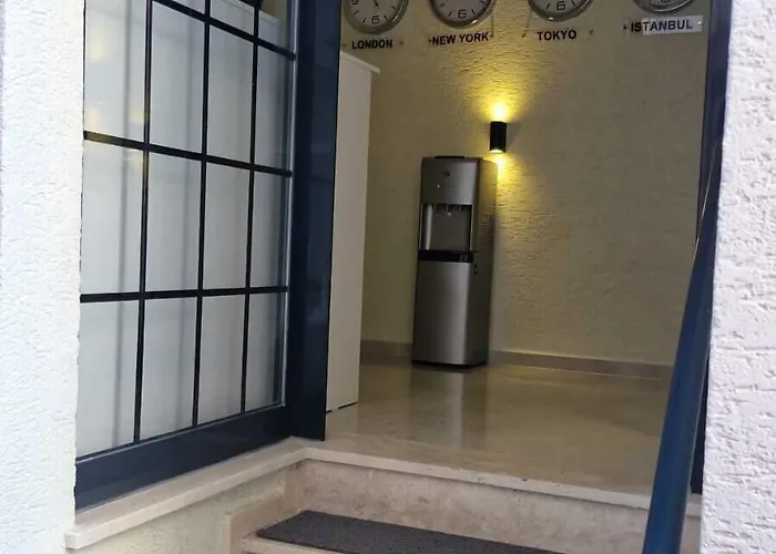 Ados Otel
