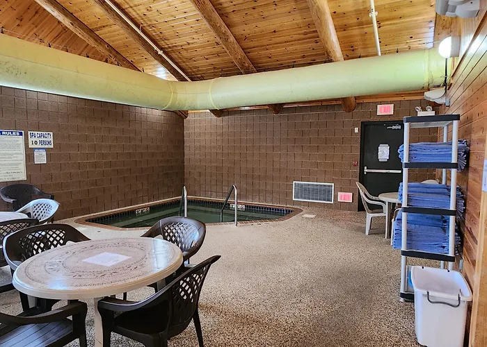 Pine Peaks Lodge And Suites