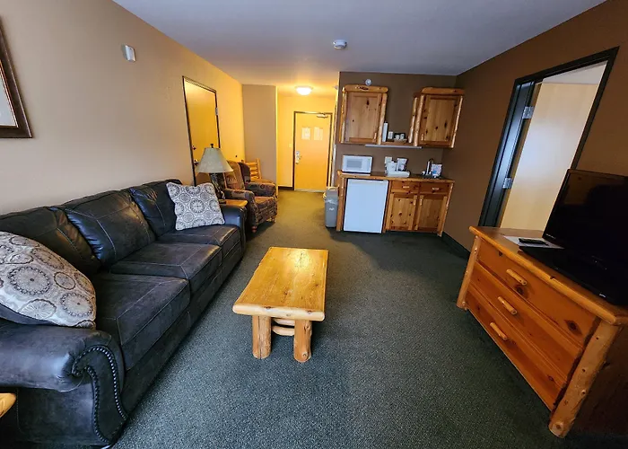 Pine Peaks Lodge And Suites