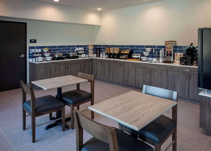 Grandstay Hotel & Suites Johnston-Des Moines, Ia