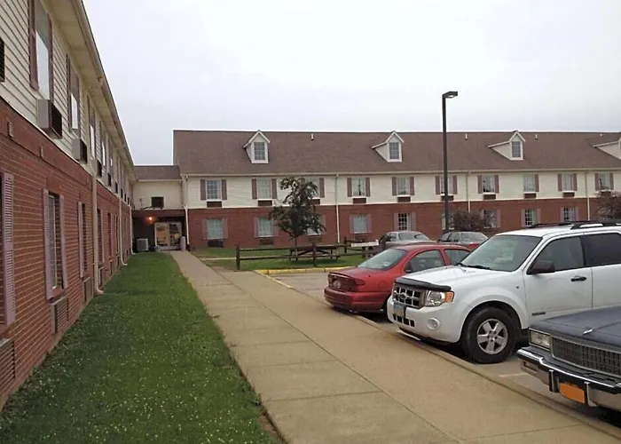 Country Hearth Inn & Suites Willard