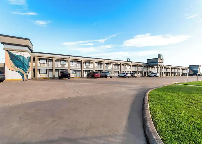 Quality Inn & Suites Port Lavaca Near Lighthouse Beach