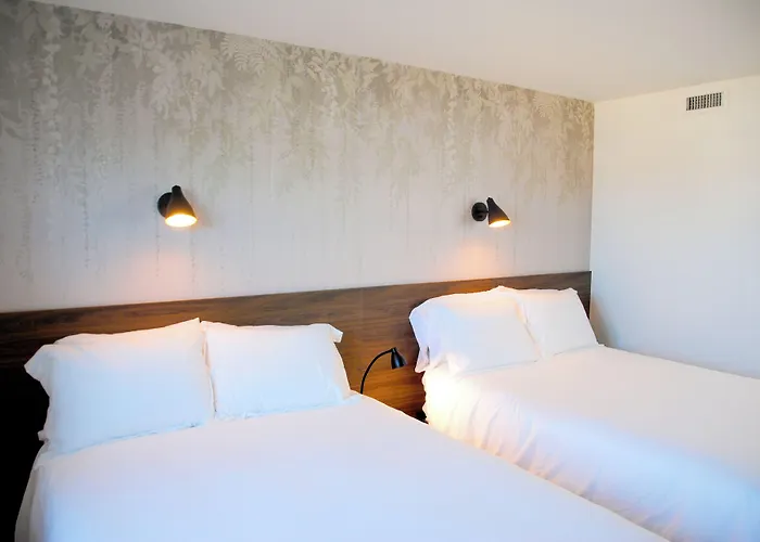 Uptown Inn - Limited Service Apart-Hotel