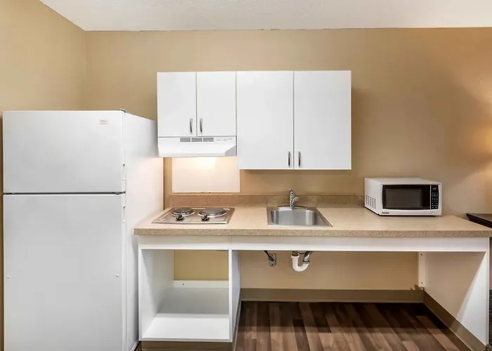 Relax Suites Extended Stay - La Mirada