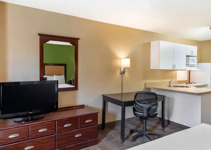 Relax Suites Extended Stay - La Mirada