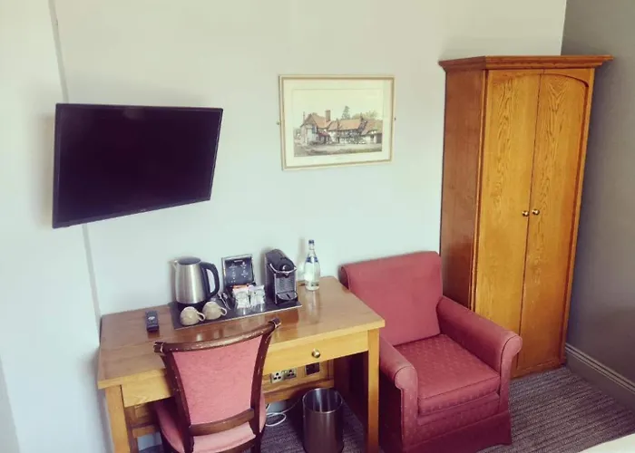 Oyo The Greyhound Inn