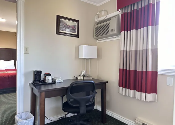 Colonial House Motor Inn