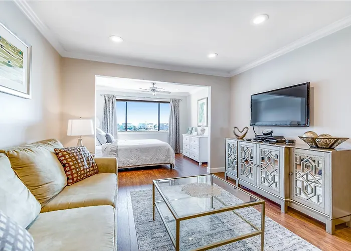 Sunset Harbor Palms 2-304