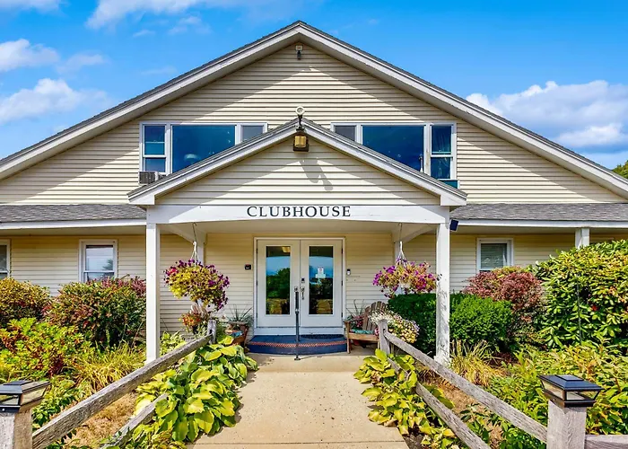 Wellington Manor 240