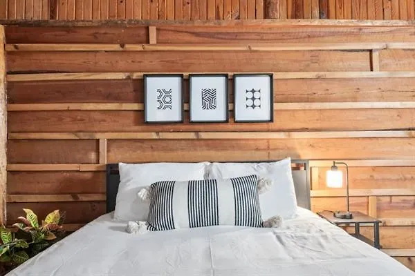 Spacious Wooden Suite #4 By The Lake At Texoma Shores Resort