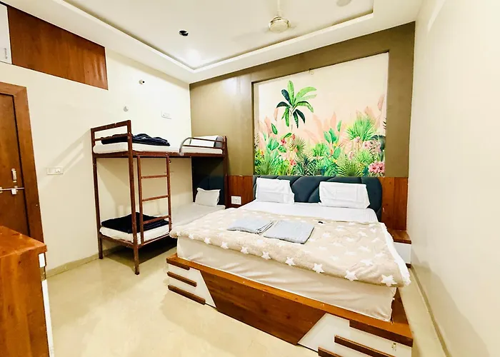 Hotel Maheshwar'S Stay