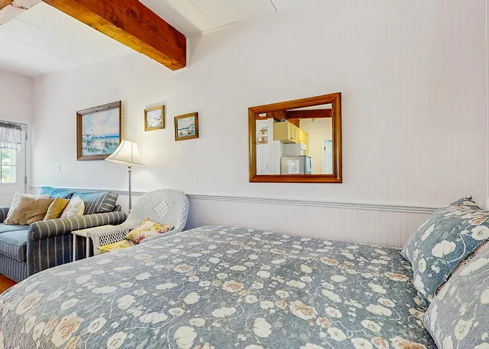 Sea Glass Escape - Holiday House M3