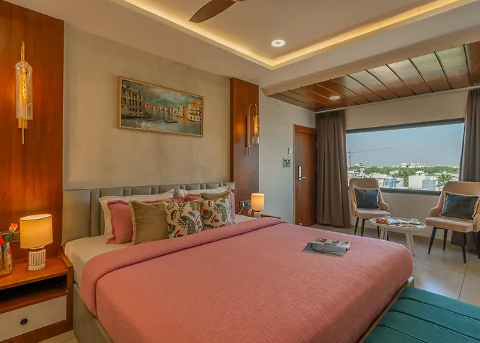 Perfectstayz Premium Shree Narayana At Mahakal Temple Road