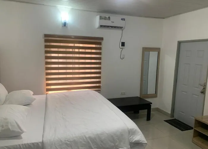 Rosecourt Hotel & Suites