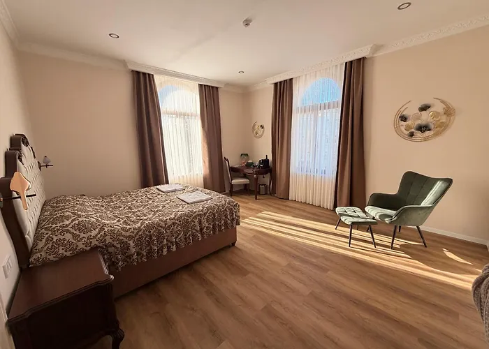 Promenaden Hotel