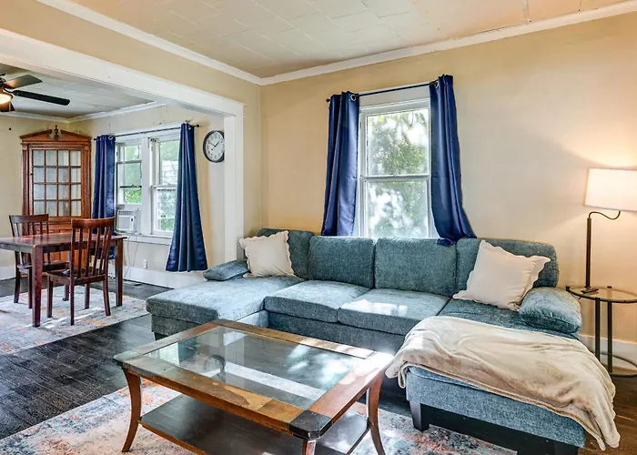 3 Mi To Dtwn Saginaw: Cozy Family Home W/ Yard!