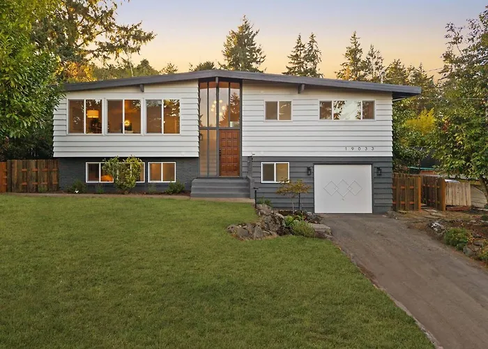 Moder Charmer 4 Bedroom 3 Ba 12 Miles To Seattle, 3 Miles To Airport Near The Mall